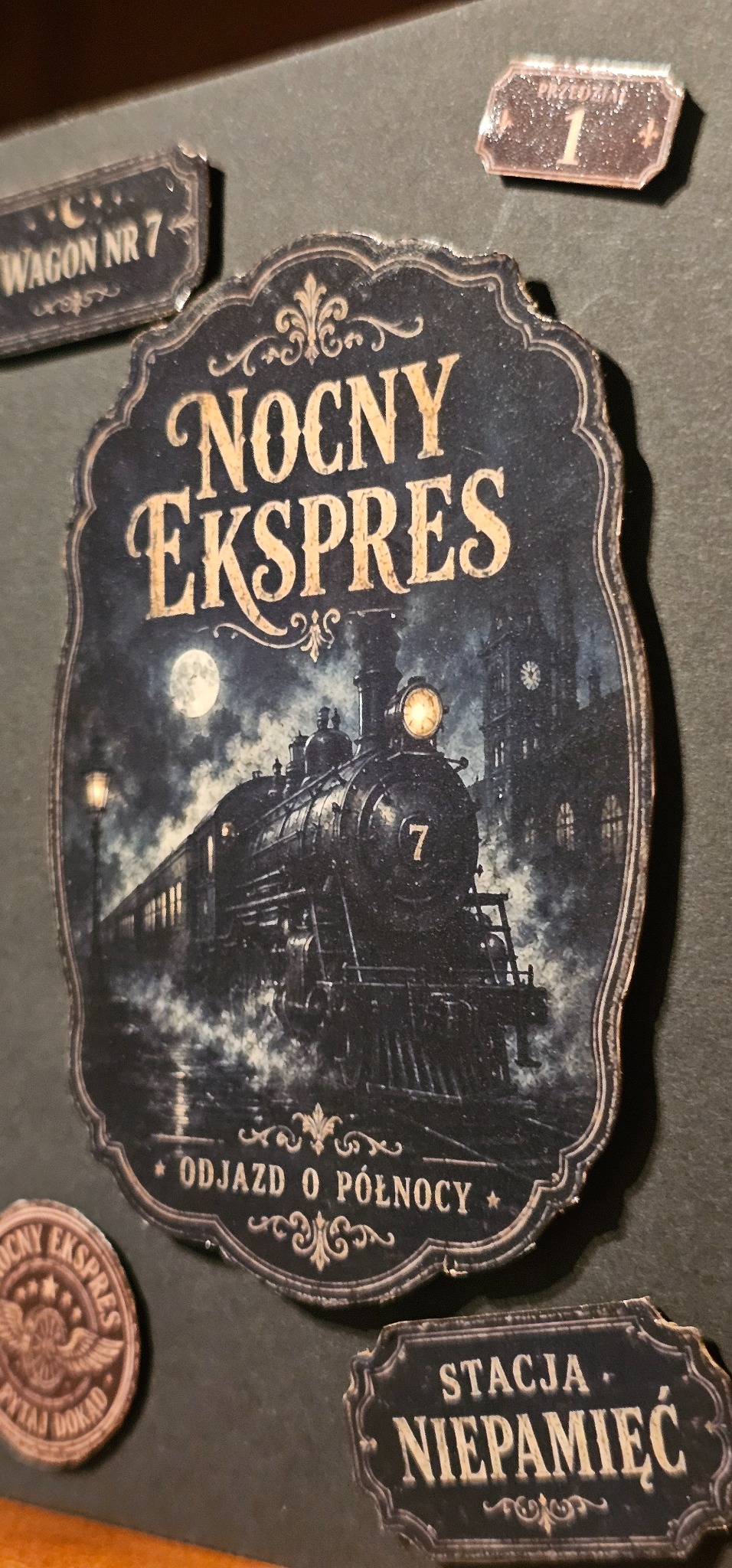 Front kartki Nocny Ekspres z parową lokomotywą
