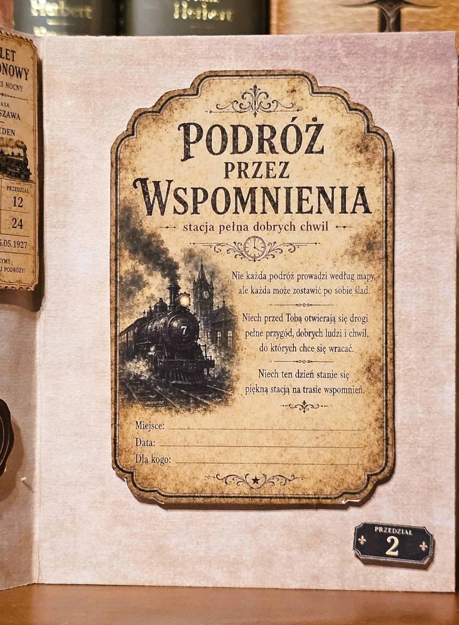 Prawe wnętrze kartki Podróż przez wspomnienia