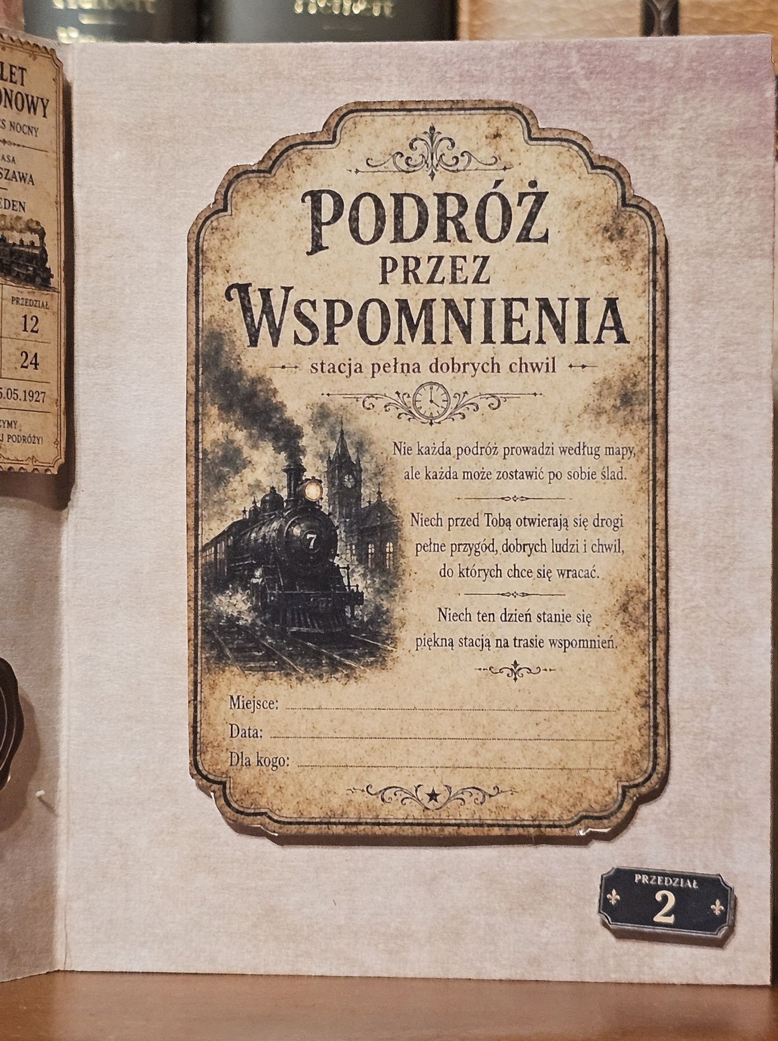 Otwarte wnętrze kartki Nocny Ekspres